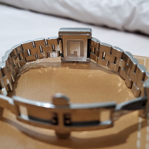 Gucci Ladies G Bezel Silver Dial Stainless Watch - Picture 4 of 16